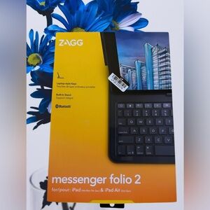 ZAGG messenger portfolio 2 for iPad (9th/8th/7th Gen) & iPad Air (3rd Gen)  NWT